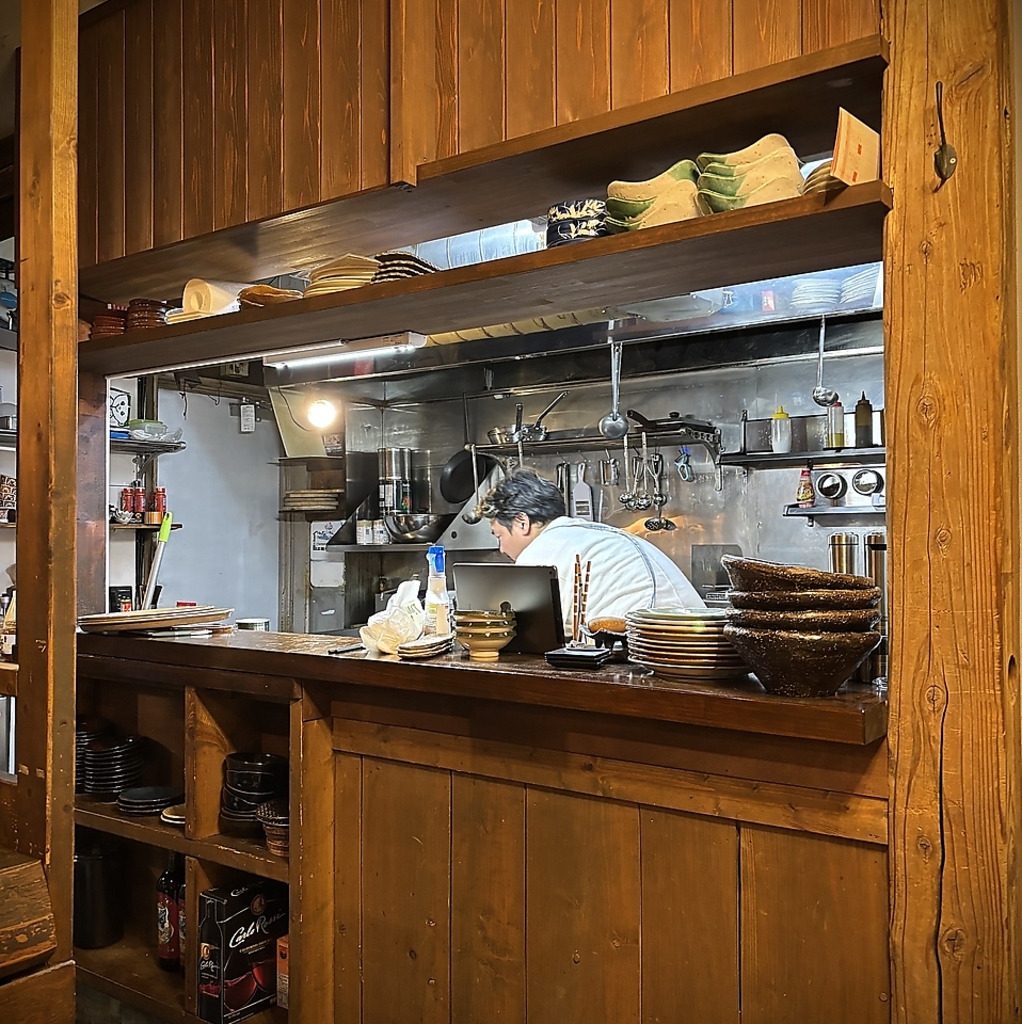 オープンキッチンならではの開放感が自慢！お酒好きな店主がお酒に合う料理をご提供いたします！