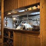 オープンキッチンならではの開放感が自慢！お酒好きな店主がお酒に合う料理をご提供いたします！