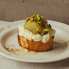 さつまいもとマスカルポーネクリームのブルスケッタ