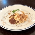 料理メニュー写真&nbsp;ベルギーワッフルとマスカルポーネクリーム シナモン風味