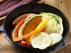 焼き野菜と三種ソーセージ盛り合わせ