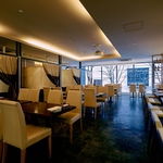 ２Fのメインダイニング♪落ち着いた雰囲気のフロアで 個室 も完備♪♪会社宴会・結婚式2次会に◎♪♪