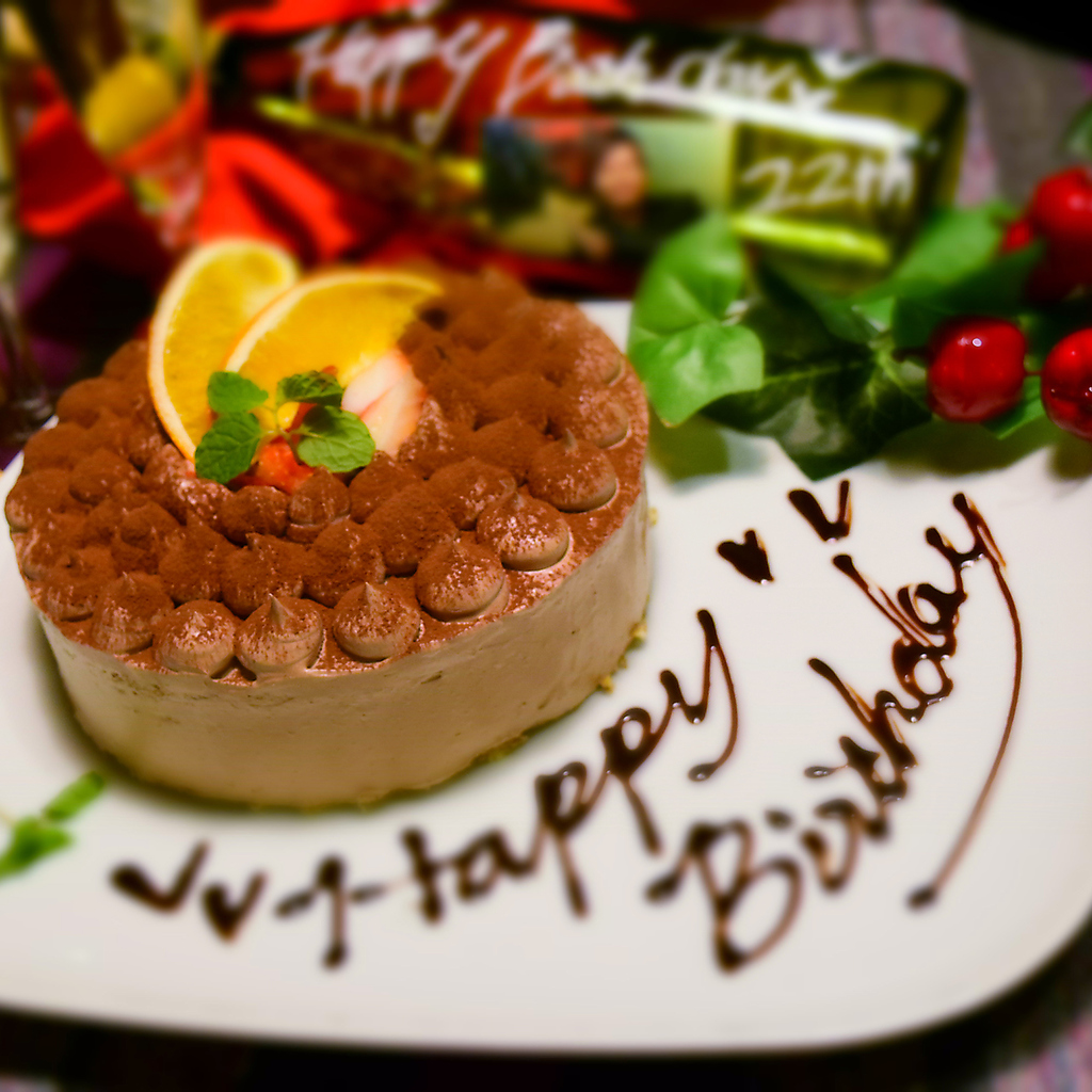 誕生日、記念日にはCuReHAのチョコケーキでお祝い♪写真付きメッセージボトルもサービス♪
