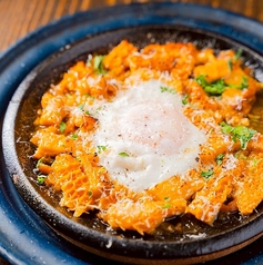 牛トリッパのホルモン煮込み　落とし玉子のオーブン焼き