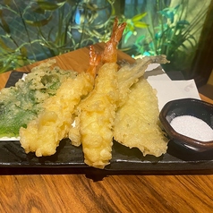 【自慢の天ぷら】サクサクの衣とジューシーな素材が絶妙の写真