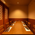 お仕事帰りには、ぜひ当店で宴会を♪和モダンな店内には、8名様ほどのお集まりにぴったりの個室をご用意しております。リラックスした雰囲気の中、会話を弾ませながらこだわりの海鮮料理に舌鼓◎ビールやハイボール、焼酎など豊富なドリンクと共に、心ゆくまでお楽しみください。