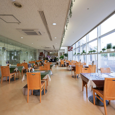 【10名様～の貸切利用OK】当店では貸切でのご利用が可能です。プライベートな空間で、周囲を気にせず思いっきり楽しめます。大人数での利用をお考えの方はぜひご相談ください。