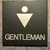 お手洗いは店内にございます。※バリアフリー対応ではございません。