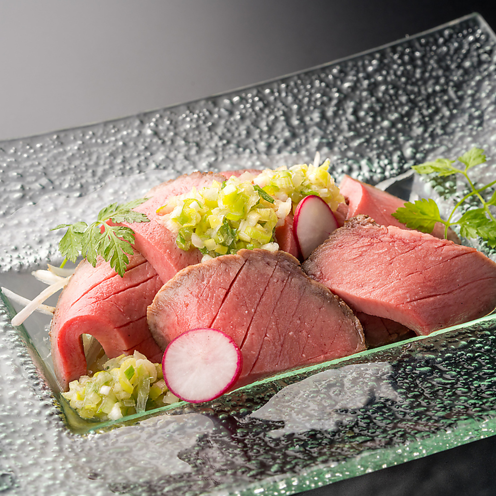 厳選素材にこだわった霜降り牛たん低温ロースト！低温でじっくり火入れしたお肉はくちどけ最高の逸品