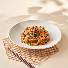 【飯・麺》　肉入り焼きそば