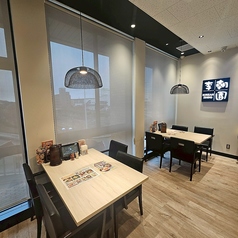 すべてテーブル席なので4人～20名の宴会にもご利用いただけます。小宴会にも是非ご利用ください。