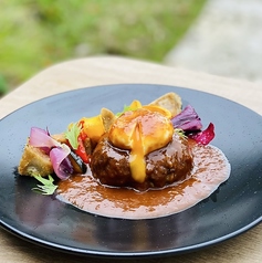 沖縄和牛とあぐー豚のハンバーグ旨たまデミグラス（180g）