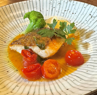 季節の鮮魚を使ったアクアパッツァ