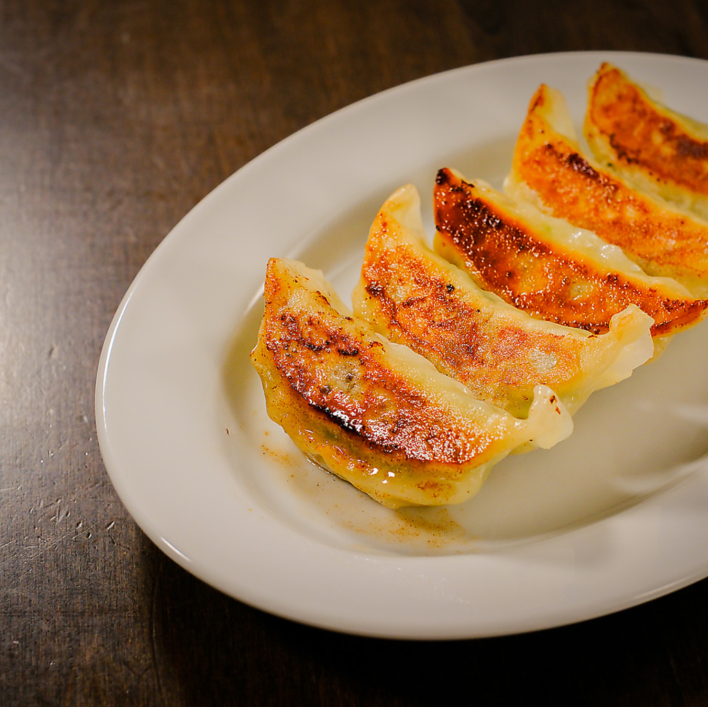 名物は餃子！ここでしか味わえない創作餃子もあります