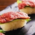 料理メニュー写真&nbsp;馬刺しの握り 2貫
