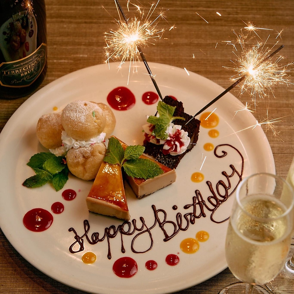 ホールケーキも事前ご予約で手配OK!! お好きなメッセージをお書きできます♪♪