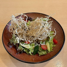 ・カリカリ揚げ蕎麦サラダ