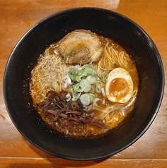 〆まで完璧!本格派の博多背脂とんこつラーメン
