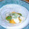 料理メニュー写真&nbsp;旬果の柿とゴルゴンゾーラ香るクリームムースのサラダ仕立て