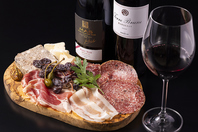 ワインが飲みたくなるサイドメニューも豊富