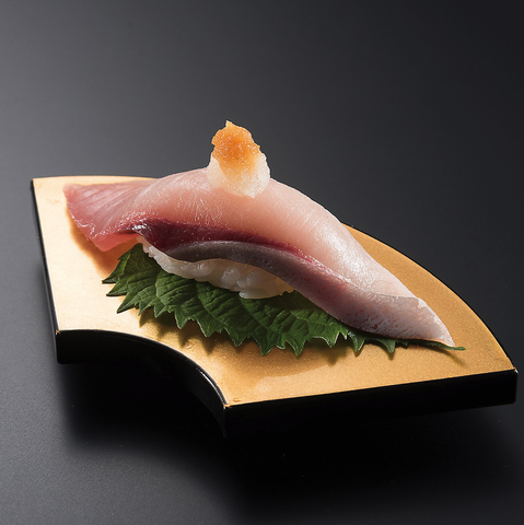 瀬戸内海や北海道などから厳選した旬の鮮魚を仕入れ高コスパ価格で提供