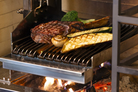 本格肉料理を堪能する極上のひとときを