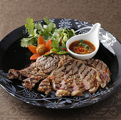 スアローンハイ　葡萄牛リブロースステーキ　バジルとパクチーのアジアンソース