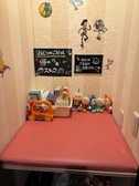 当店では、小さなお子様連れのお客様にも安心してお食事を楽しんでいただけるよう、専用のおむつ替えスペースを完備しております。店内はベビーカーでの入店も可能なためご家族でのお祝い事にも、ぜひ安心してご利用ください。