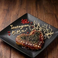 サプライズや記念日にメッセージを添えたお好み焼きを！
