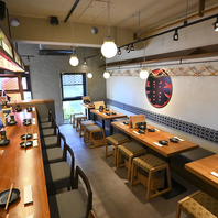 広々としたアットホームな店内で乾杯
