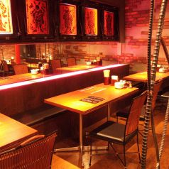 少人数のテーブル席もご用意しております。