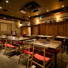 お洒落な空間は貸切も可能♪詳しくはスタッフまでお問い合わせください！全席92席のオシャレなデザイナーズダイニングフロア♪