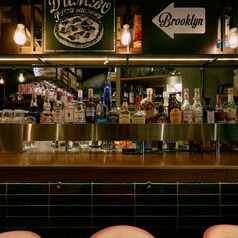 肩を寄せ合い語り合うのにぴったりのカウンター席です。カップル・友人とゆっくり話したい方・ご夫婦などでのご利用に最適です!