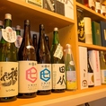 日本酒は勿論のこと、山崎12年、18年、白州12年、倉吉12年、18年、響21年、ジョニーウォーカー、ロイヤル・ハウスホールド等、ウイスキーも豊富。ワインも各国の希少な品物を網羅しております。店舗にて店主にお尋ねくださいませ。