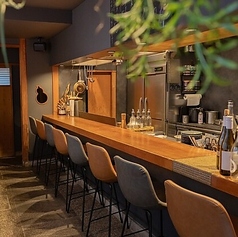 カウンターならではでの調理風景、臨場感を味わえます。メニューに書いてない限定商品のご案内があるかも…☆