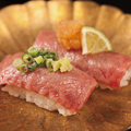 料理メニュー写真 A5飛騨牛の炙り寿司 一貫