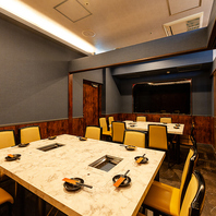 大小の完全個室完備。大切な接待や会食に。
