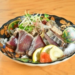 豪快な火柱で一気に焼き上げる「藁焼き」は、旨味がギュッと締まり、藁特有の香ばしく芳醇な香り♪