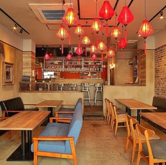 30名様から最大56名様までの貸切を承ります。東岡崎駅徒歩3分の好立地なので、会社宴会や同窓会、結婚式の二次会など大人数での集まりに最適です。人数やご予算に合わせた最適なプランをご提案いたしますので、まずはお気軽にご相談ください！