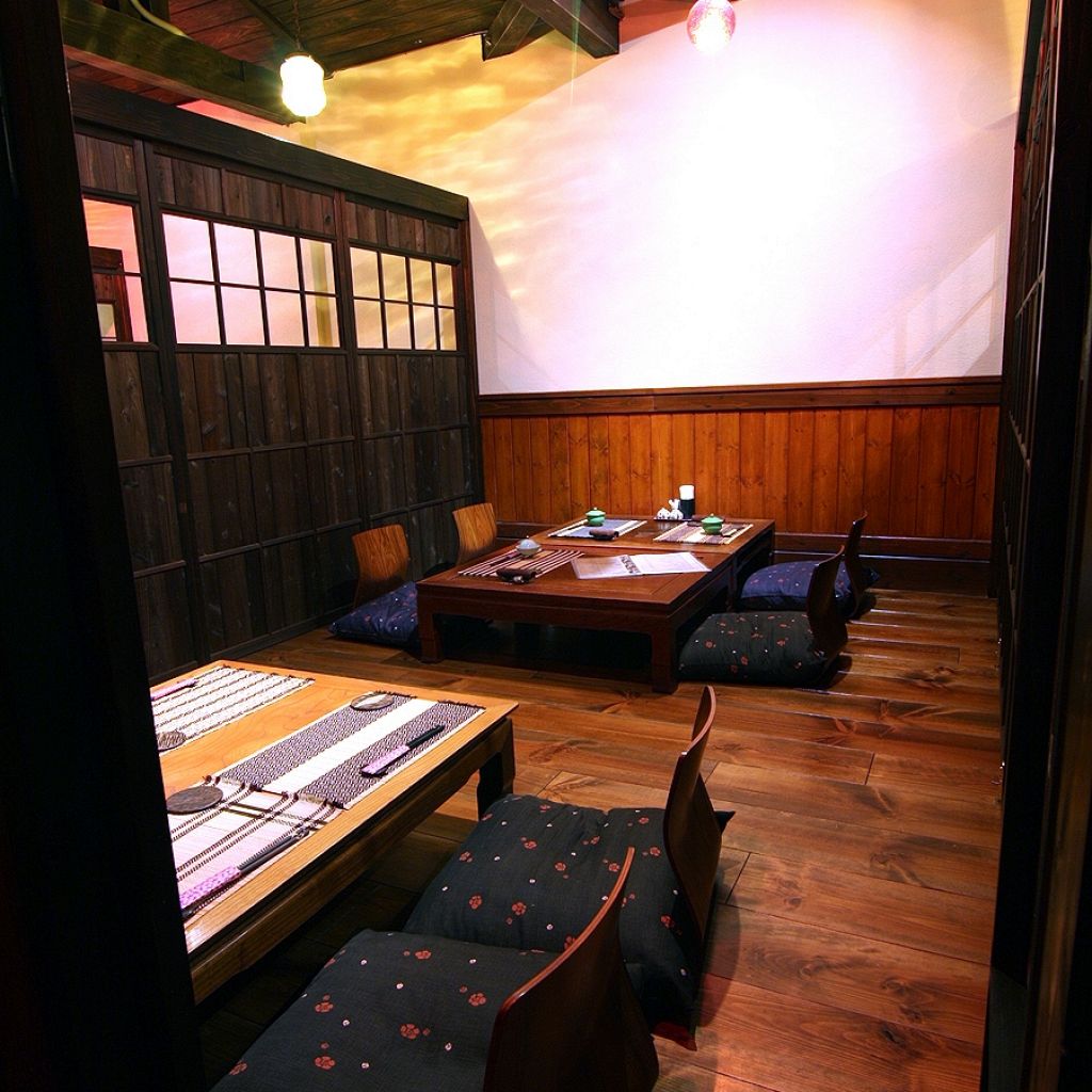 完全個室にもなります。かしこまりすぎない空間はちょっとしたお食事会にも。