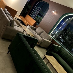 6名程で利用できるテーブル席3席のご用意がございます。