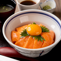 サーモン丼