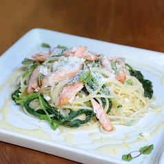 秋鮭とほうれん草のパスタ レモン風味
