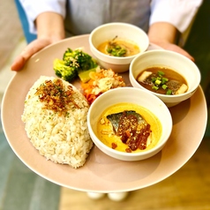 サカナともち麦のスパイシーな新感覚ごはん　FISH A WEEK　週一魚の写真