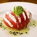 料理メニュー写真 まるごとトマトとモッツァレラのカプレーゼ