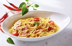 燻製ベーコンとフレッシュトマトのペペロンチーノ