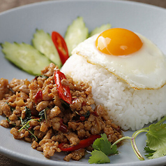 ガパオ ガイ　鶏挽肉とタイバジルのガパオライス