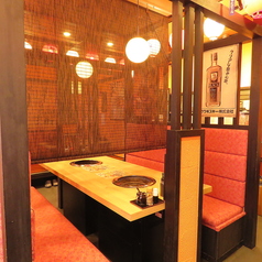 秩父ホルモン協会直営 秩父ホルモン焼肉まる助 川越クレアモール店の雰囲気1