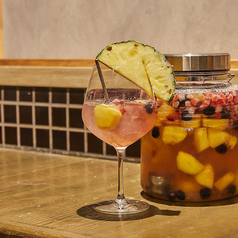 福キタル。漬け込みフルーツサングリア白　パイン　(ソーダ、ロック)