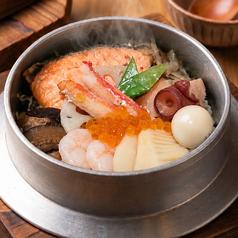 名物・炊きたて極上釜飯！蓋を開けた瞬間あふれる湯気！